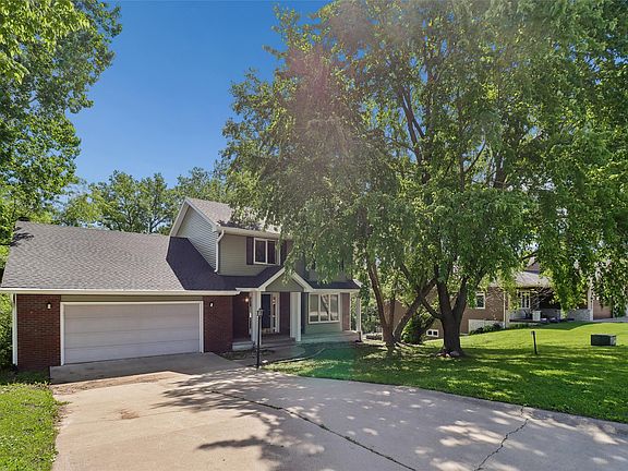 3rd image of 701 SE 61st St