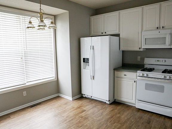 Kitchen - Fridge, Oven and Microwave