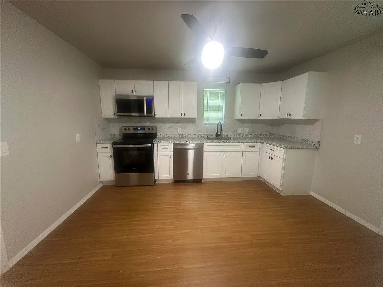 3 bed, 1.0 bath, 862 sqft, $975 — Photo 4