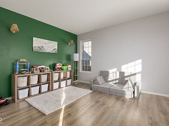 3rd image of 10659 Blackthorn Ct