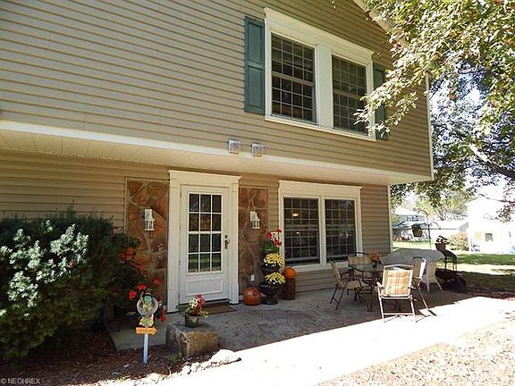 2nd image of 221 Canterbury Ln