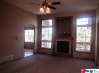 2904 Eagle Hills Cir, Papillion, NE 68133