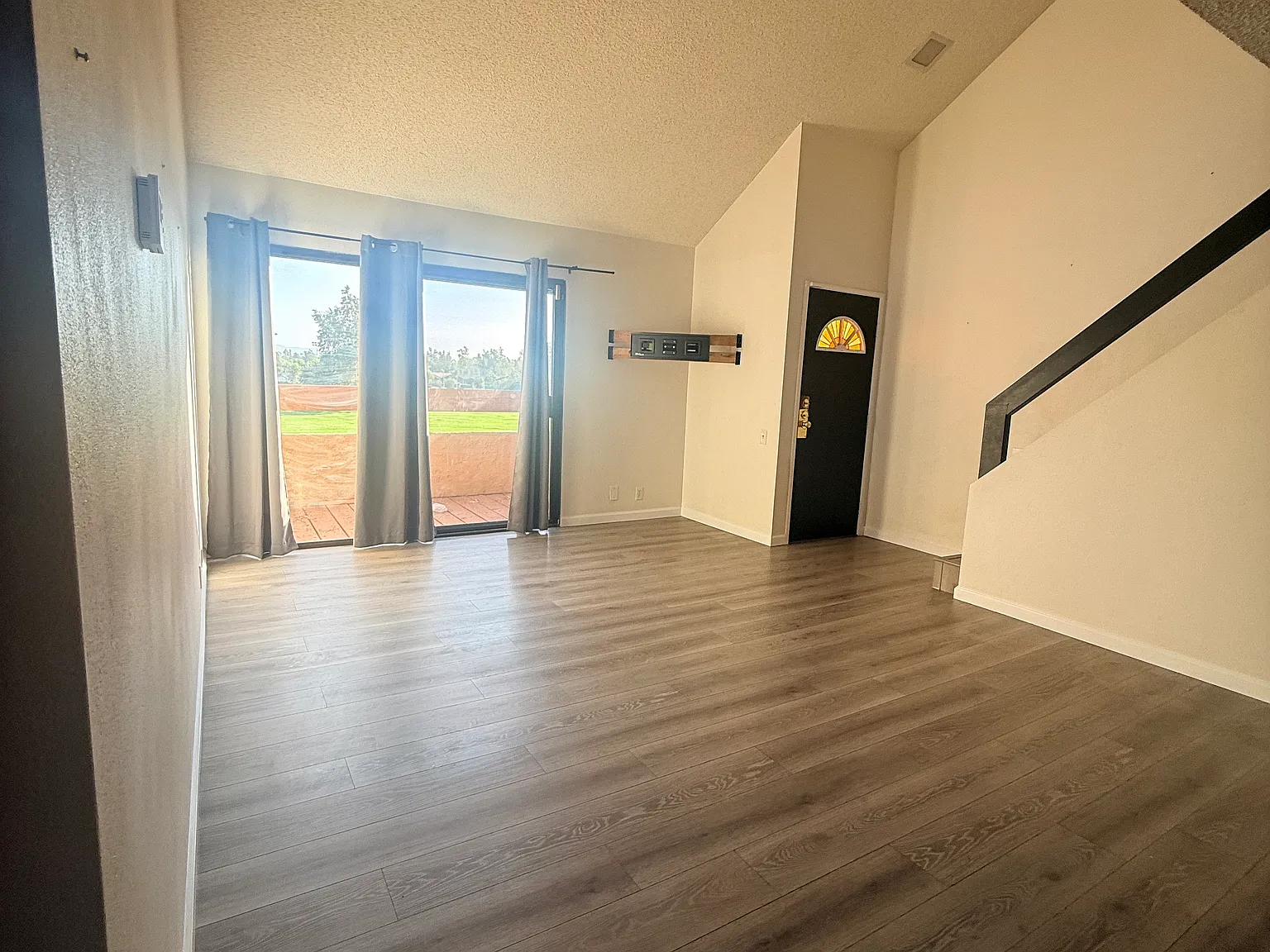 1 bed, 904 sqft, $1,750 — Photo 2
