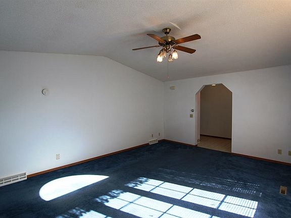 4th image of 103 N Birch St
