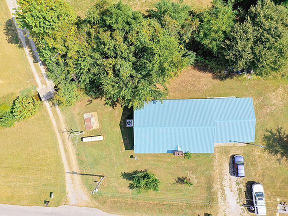 3rd image of 934 Farmersville Rd