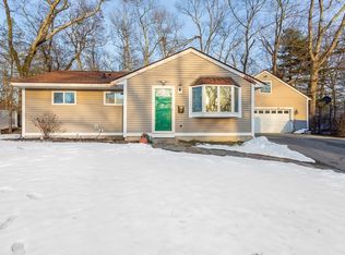 11 Crestwood Ave, Plainville, MA 02762