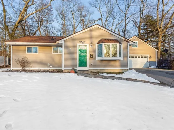 11 Crestwood Ave, Plainville, MA 02762