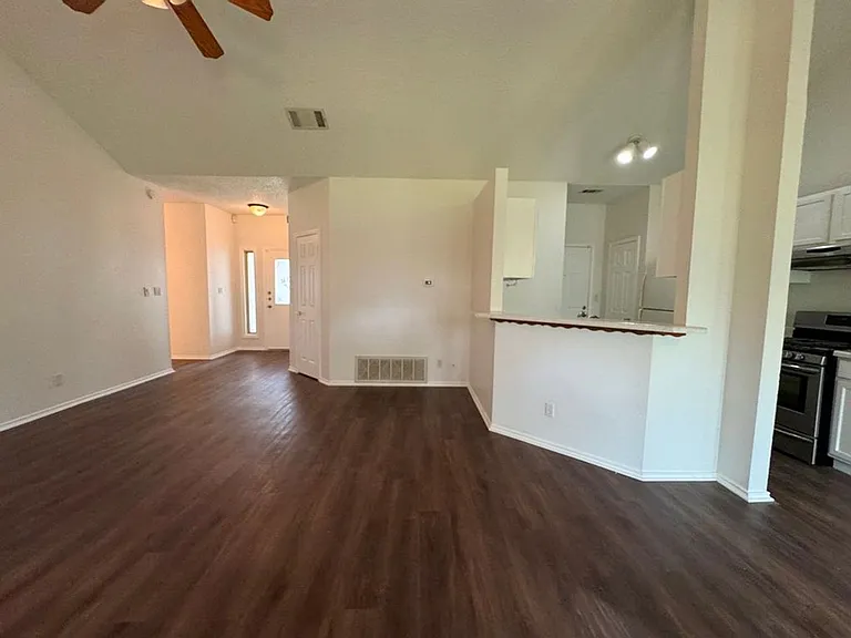 16404 Edgemere Dr — Photo 23