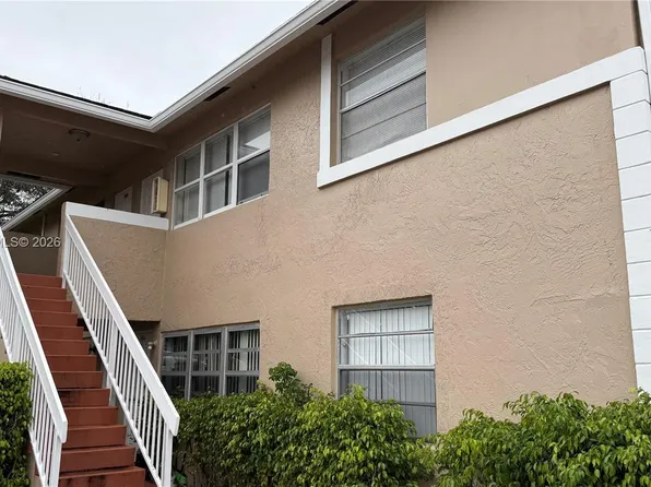 1006 Twin Lakes Dr #20, Pompano Beach, FL 33071