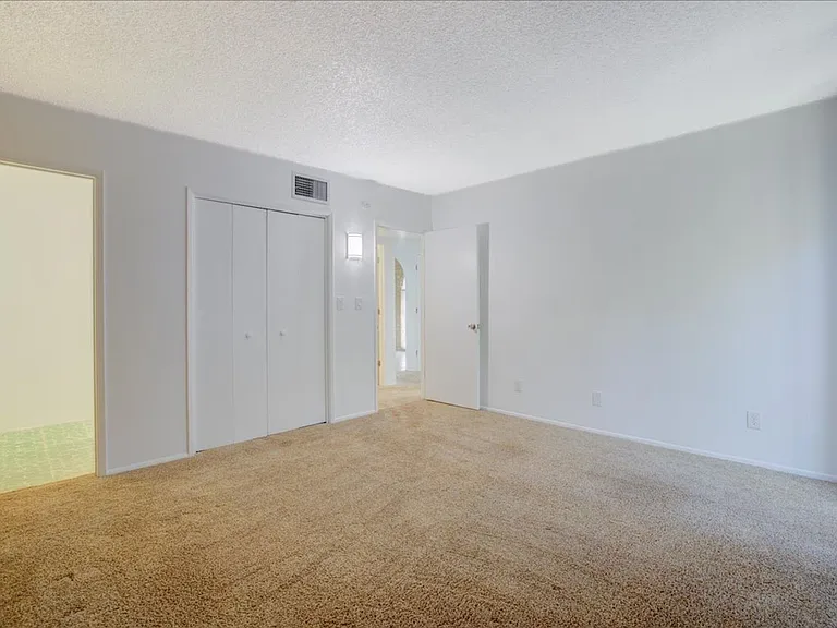3425 E Fairmount St — Photo 18
