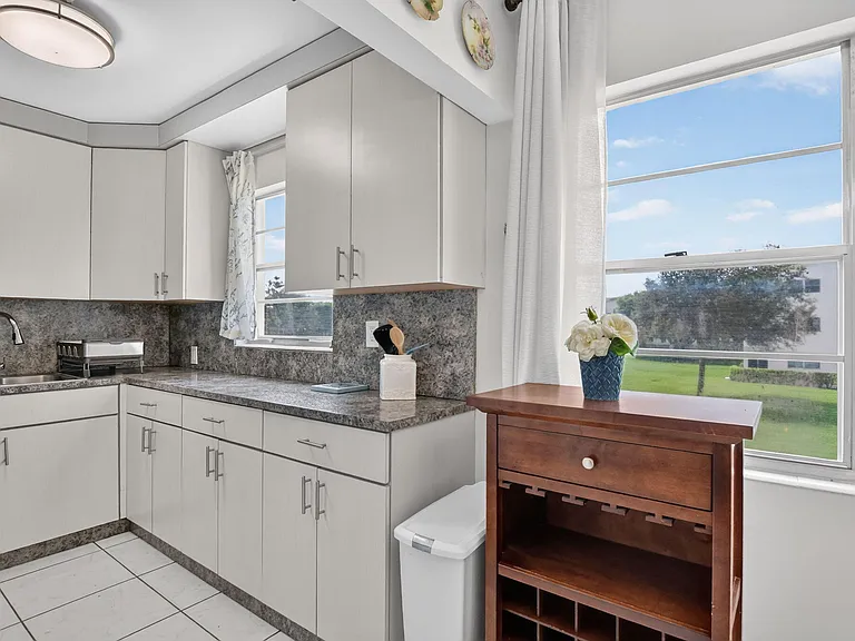 28 Brighton Dr E #28-A — Photo 9