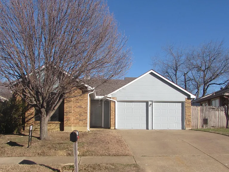 5933 Inks Lake Dr — Photo 1