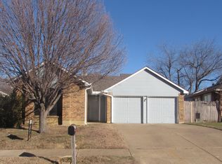 5933 Inks Lake Dr, Arlington, TX 76018