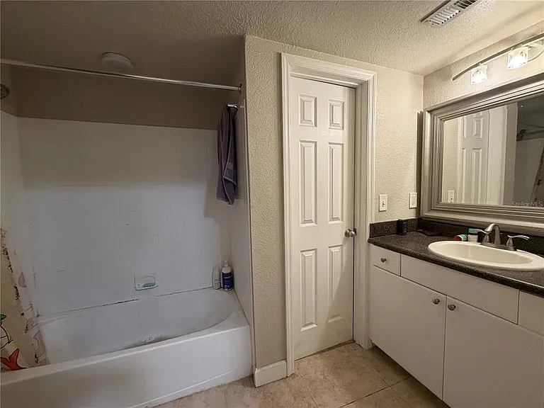 204 E South St #1053 — Photo 19
