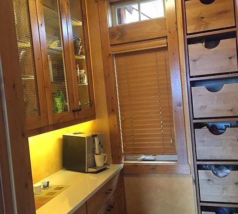 Butler Pantry off kitchen