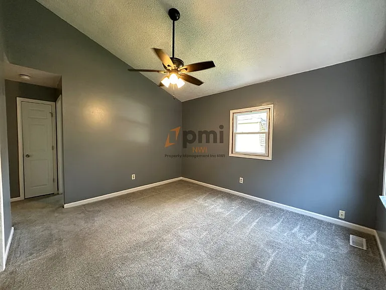 3464 Iowa St — Photo 10