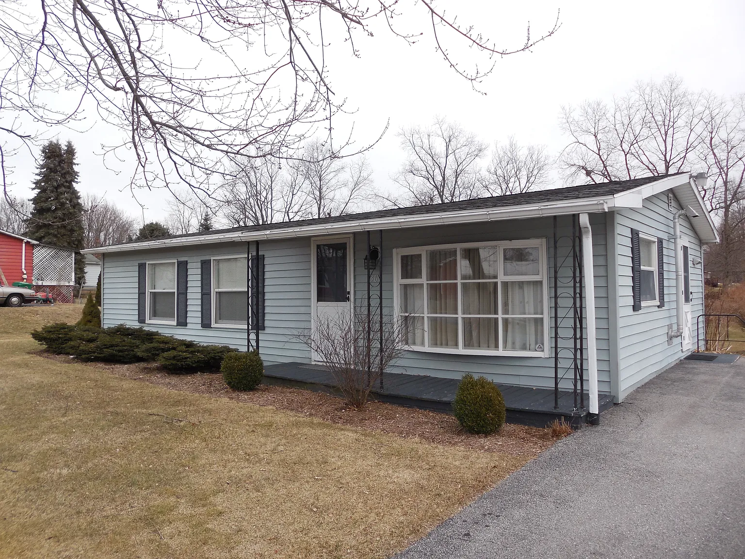368 Valley Dr photo 1