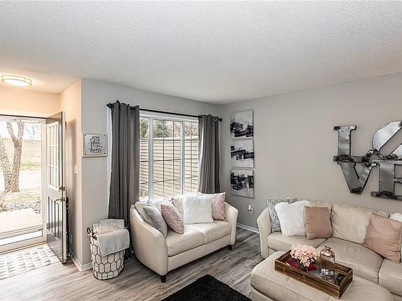 5th image of 6855 Woodland Ave Unit 910