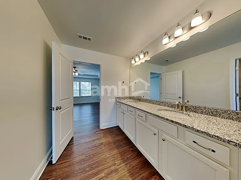 1360 Lomond Dr — Photo 14