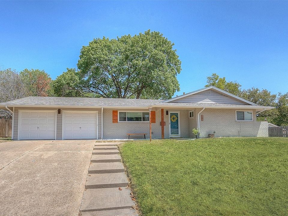 1st image of 8020 Pinewood Dr