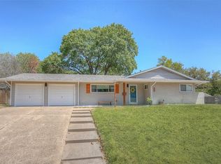 8020 Pinewood Dr, Benbrook, TX 76116