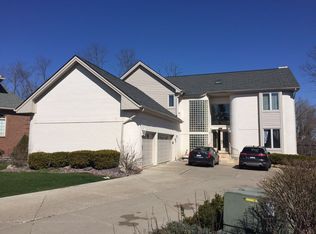 4470 Woodridge Ct, Waterford, MI 48328