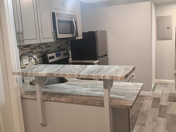 3rd image of 600 N 11th St #1