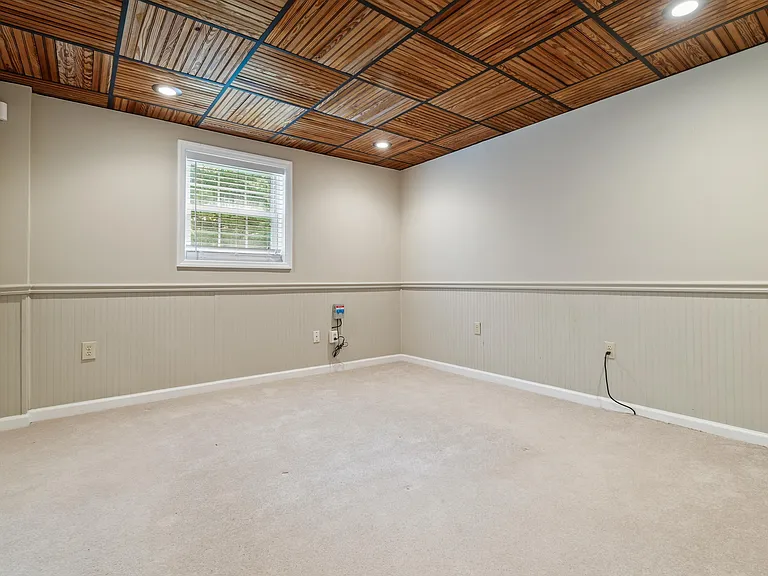 3708 Northcote Dr — Photo 30