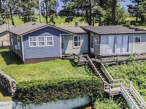 55772 Indian Lake Rd, Dowagiac, MI 49047