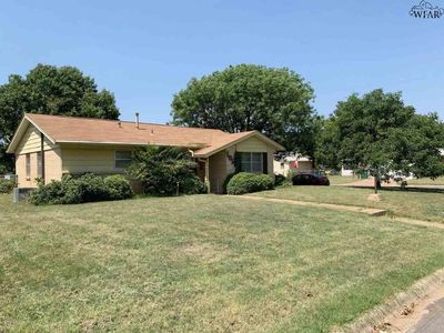 1017 Lincoln Dr, Iowa Park, TX, 76367