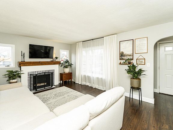 4th image of 1125 6th Ave NW