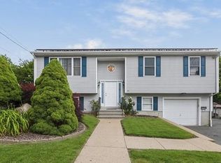 48 Bardsley St, Fall River, MA 02723