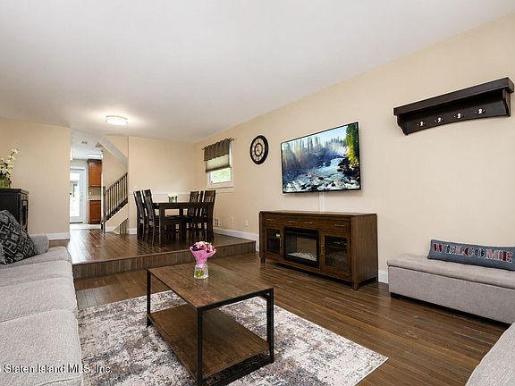 4th image of 395 Stobe Ave