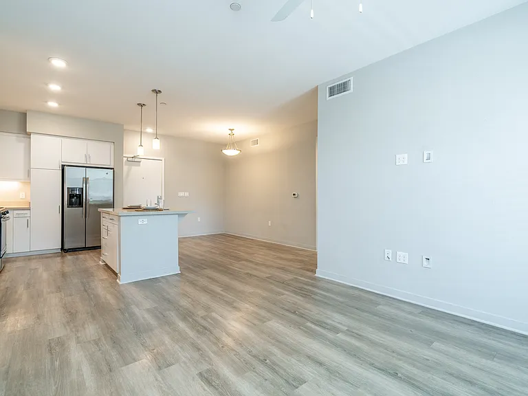 Metro Gateway Apartment Homes — Photo 25