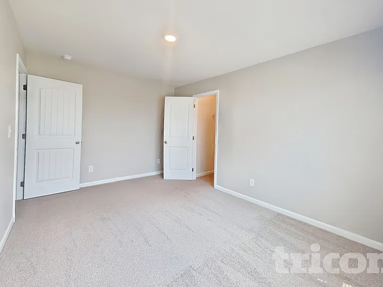 260 Chedworth Dr — Photo 15