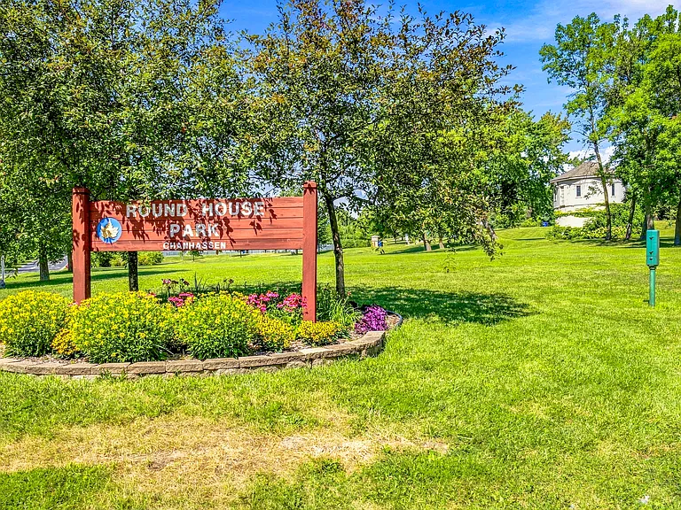 Round House Park is just a couple of blocks away!