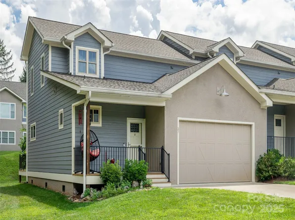 37 Thornes Ln, Asheville, NC 28805