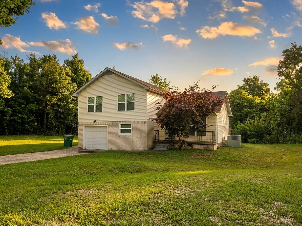 3 bed, 2.5 bath, 1625 sqft, $800 — Photo 2