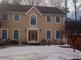 5 York Ct, Latham, NY