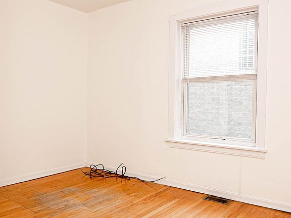 4th image of 1902-12 W Winnemac Ave #1910-1