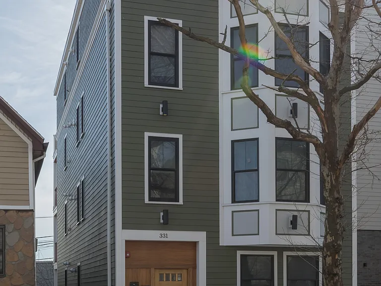 331 Chelsea St #4 — Photo 16