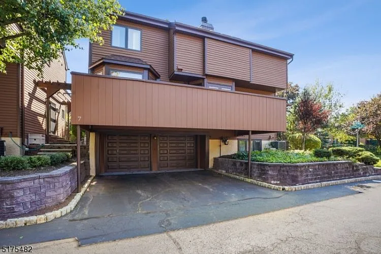7 Christina Ct photo 1