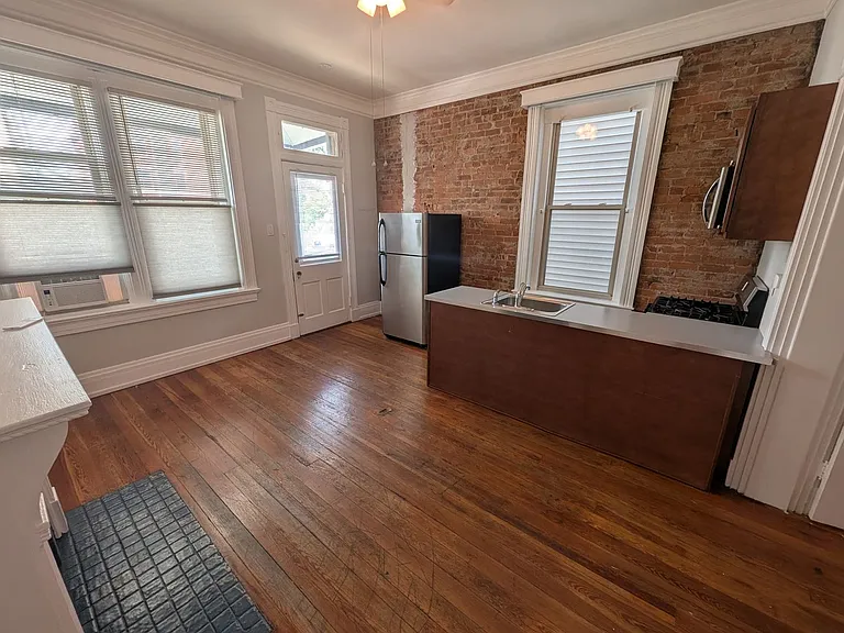 225 Fosdick St — Photo 2