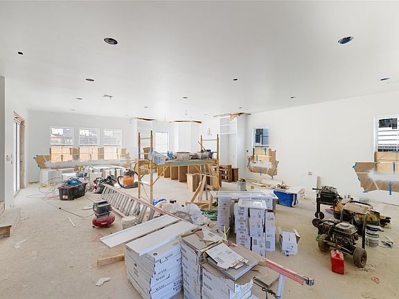 4th image of 1725 Ebony Ln