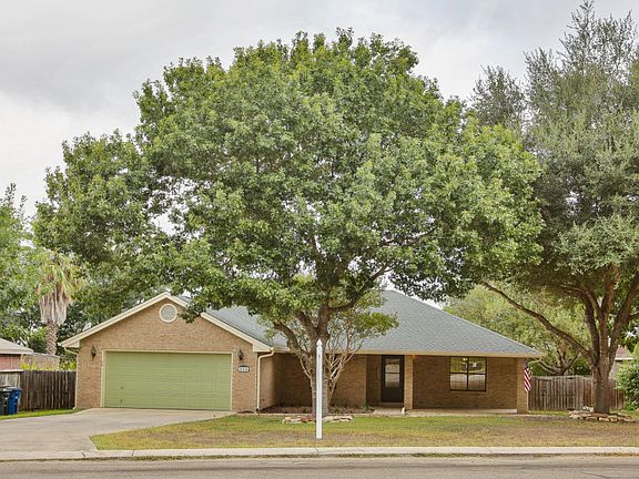 3rd image of 824 Northpark Rdg