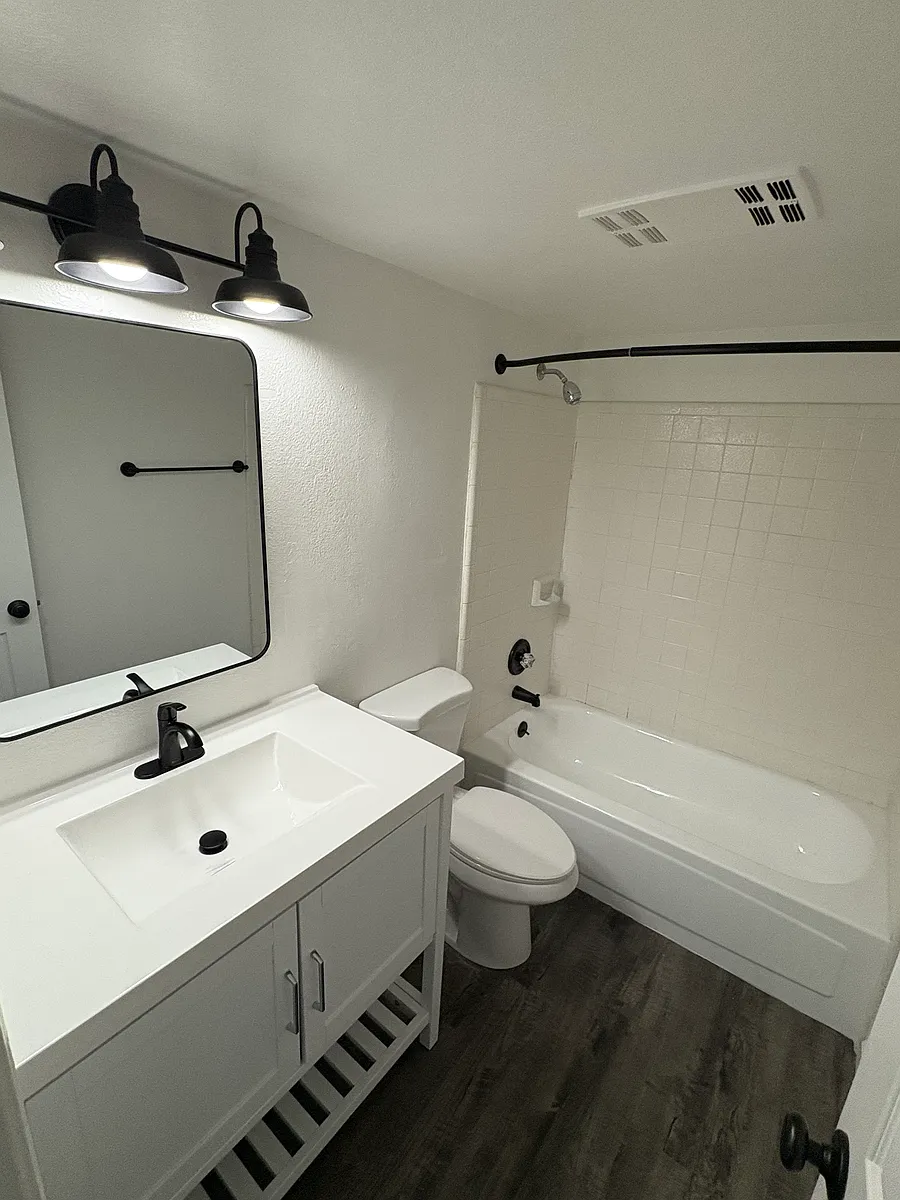 Building Photo - 4490 E Pikes Peak Ave #265