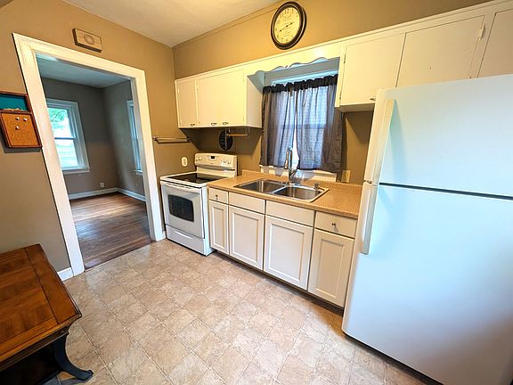 4th image of 2816 Kenmore Ave