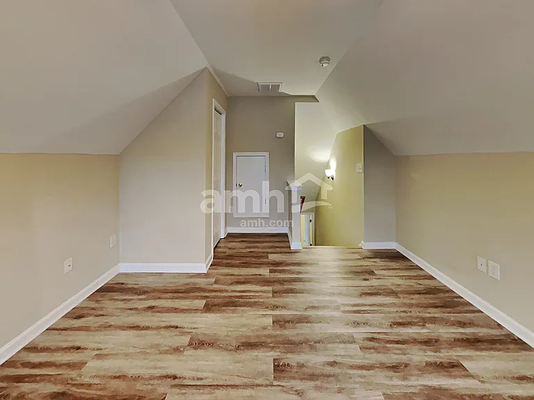 114 Elgin Ln — Photo 19