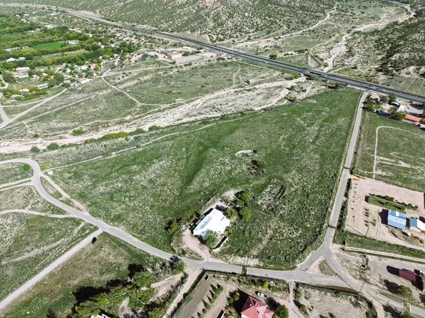 1038 County Road 41, Velarde, NM 87582