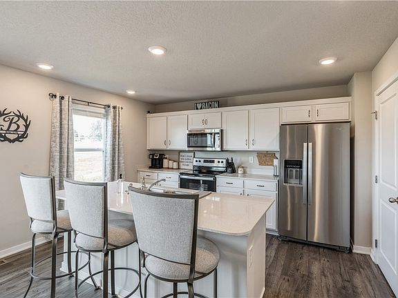 4th image of 1250 Meadow View Dr